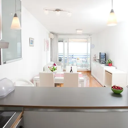 شقة Luxury Front With Seaside View And Free Parking